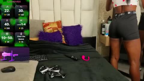 daffnelewis online show from April 17, 11:24 am