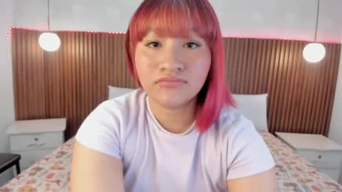 Snapshot of dafne_evaans chatting on April 21, 12:00 pm dafne_evaans online show from April 21, 12:00 pm