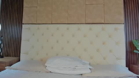 dafne_hillss online show from September 9, 12:15 pm