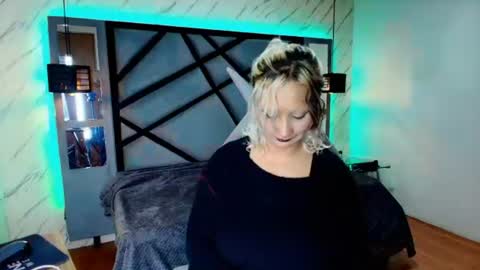 dafne_kam_ online show from June 17, 11:56 am