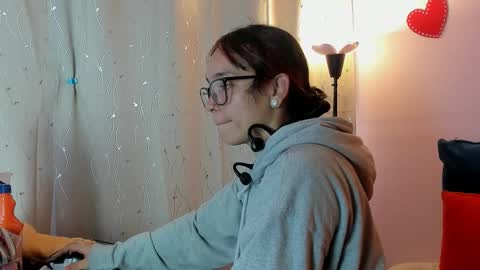 Snapshot of dafnemel chatting on February 23, 12:24 pm dafnemel online show from February 23, 12:24 pm
