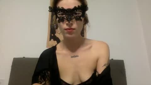 Snapshot of dafnesqueeze chatting on December 1, 4:40 pm dafnesqueeze online show from December 1, 4:40 pm