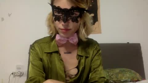 Snapshot of dafnesqueeze chatting on December 2, 8:55 pm dafnesqueeze online show from December 2, 8:55 pm