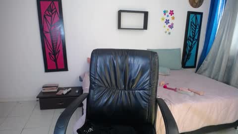 Snapshot of dahiana_sterling chatting on February 13, 6:48 pm Dahiana online show from February 13, 6:48 pm