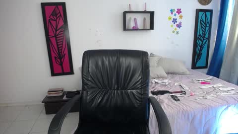 Snapshot of dahiana_sterling chatting on February 15, 6:33 pm Dahiana online show from February 15, 6:33 pm