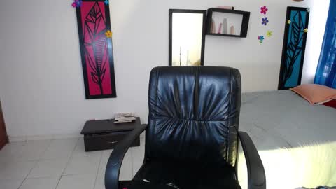 Snapshot of dahiana_sterling chatting on February 27, 9:25 pm Dahiana online show from February 27, 9:25 pm