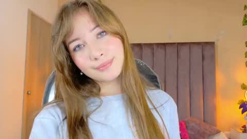Snapshot of dahlia_rousse chatting on April 29, 7:01 am Dahlia online show from April 29, 7:01 am