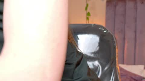 Snapshot of dahlia_rousse chatting on May 24, 5:23 am Dahlia online show from May 24, 5:23 am