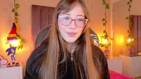 Snapshot of dahlia_rousse chatting on June 23, 5:49 am Dahlia online show from June 23, 5:49 am