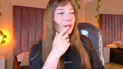 Snapshot of dahlia_rousse chatting on July 29, 5:05 am Dahlia online show from July 29, 5:05 am