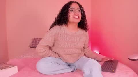 Snapshot of dahliabrowniee chatting on June 4, 6:19 am Dahli online show from June 4, 6:19 am