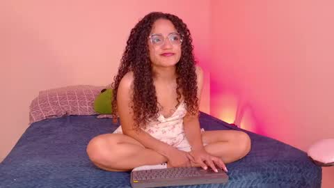 Snapshot of dahliabrowniee chatting on June 7, 3:21 am Dahli online show from June 7, 3:21 am