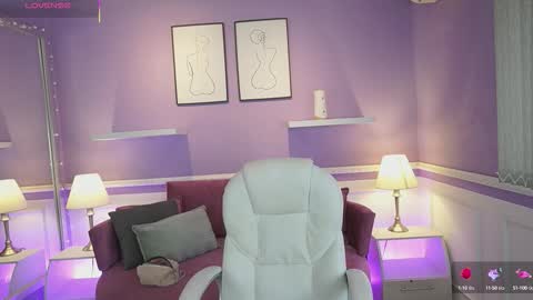 Dahlia Grey online show from October 7, 11:40 am