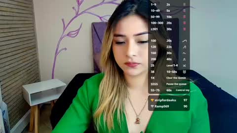 Snapshot of dahliamoore chatting on December 3, 3:22 pm Dahlia online show from December 3, 3:22 pm