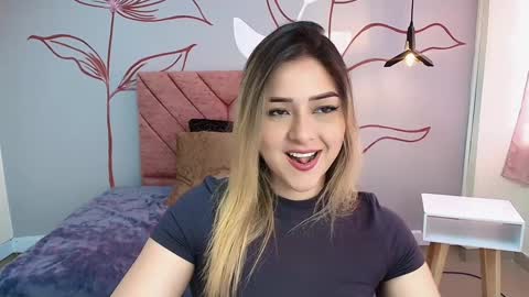 Snapshot of dahliamoore chatting on December 4, 8:40 pm Dahlia online show from December 4, 8:40 pm