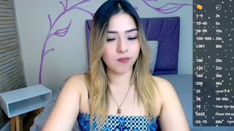 Snapshot of dahliamoore chatting on December 12, 1:17 pm Dahlia online show from December 12, 1:17 pm