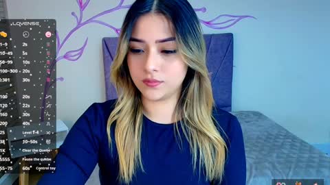 Snapshot of dahliamoore chatting on December 15, 6:51 am Dahlia online show from December 15, 6:51 am