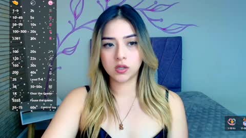 Snapshot of dahliamoore chatting on December 17, 3:39 pm Dahlia online show from December 17, 3:39 pm