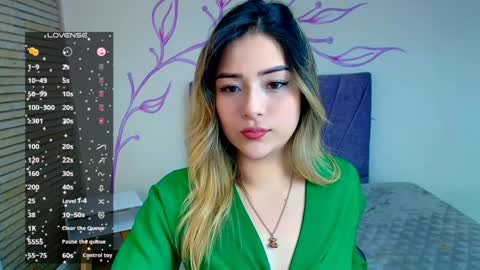 Snapshot of dahliamoore chatting on December 19, 1:18 pm Dahlia online show from December 19, 1:18 pm