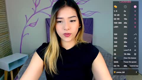 Snapshot of dahliamoore chatting on December 21, 1:21 pm Dahlia online show from December 21, 1:21 pm