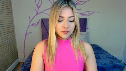 Snapshot of dahliamoore chatting on January 5, 1:47 pm Dahlia online show from January 5, 1:47 pm