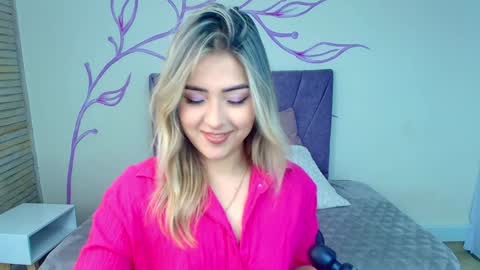 Snapshot of dahliamoore chatting on February 8, 8:10 pm Dahlia online show from February 8, 8:10 pm