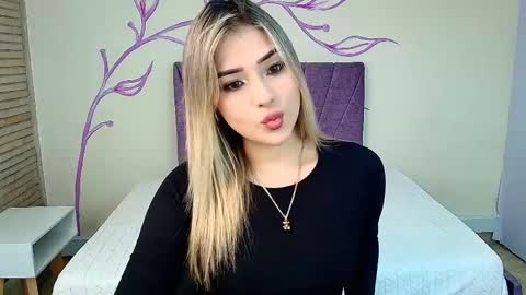 Snapshot of dahliamoore chatting on February 10, 7:49 pm Dahlia online show from February 10, 7:49 pm