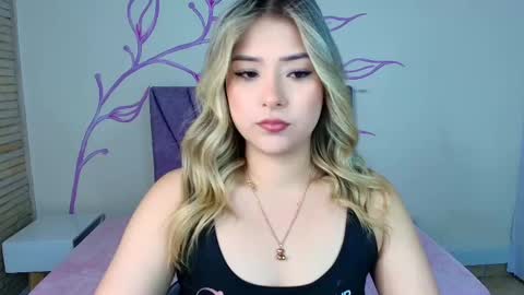 Snapshot of dahliamoore chatting on February 28, 3:04 am Dahlia online show from February 28, 3:04 am