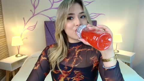 Snapshot of dahliamoore chatting on March 5, 9:04 pm Dahlia online show from March 5, 9:04 pm