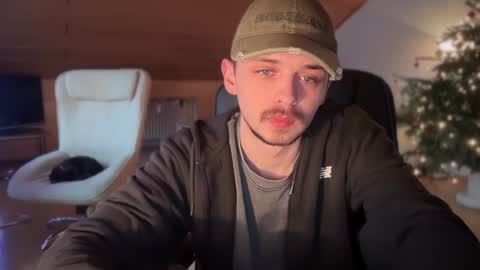 Snapshot of daimon_hall chatting on January 13, 7:43 am Daimon online show from January 13, 7:43 am