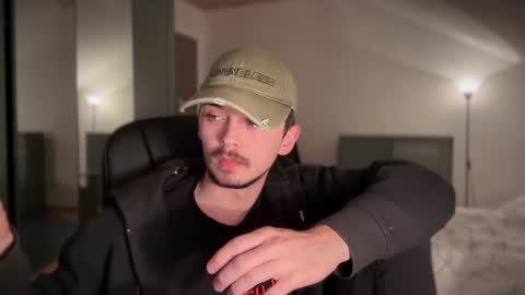 Snapshot of daimon_hall chatting on January 19, 6:21 pm Daimon online show from January 19, 6:21 pm