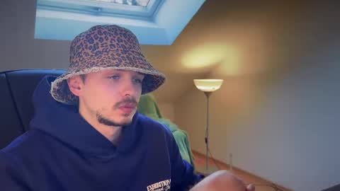 Snapshot of daimon_hall chatting on March 9, 3:16 pm Daimon online show from March 9, 3:16 pm