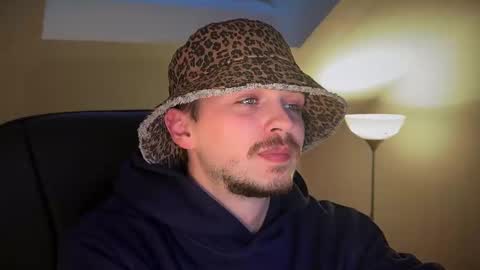 Snapshot of daimon_hall chatting on March 10, 4:25 pm Daimon online show from March 10, 4:25 pm