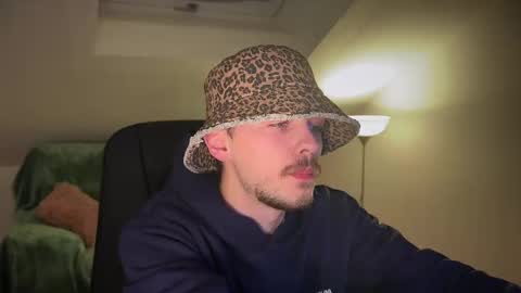 Snapshot of daimon_hall chatting on March 10, 7:29 pm Daimon online show from March 10, 7:29 pm