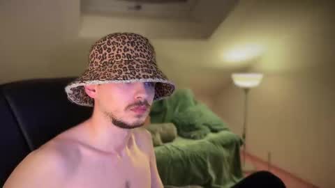 Snapshot of daimon_hall chatting on March 12, 12:42 am Daimon online show from March 12, 12:42 am