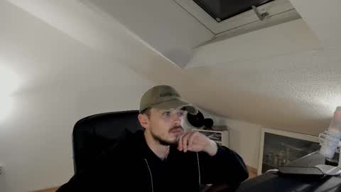 Snapshot of daimon_hall chatting on October 14, 3:51 am Daimon online show from October 14, 3:51 am