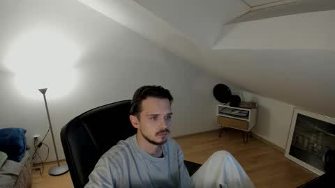 Snapshot of daimon_hall chatting on October 21, 10:10 pm Daimon online show from October 21, 10:10 pm