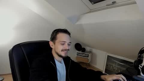 Snapshot of daimon_hall chatting on October 22, 11:15 pm Daimon online show from October 22, 11:15 pm