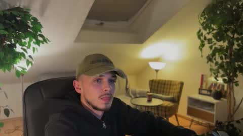 Snapshot of daimon_hall chatting on November 14, 12:20 am Daimon online show from November 14, 12:20 am