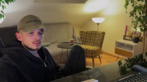 Snapshot of daimon_hall chatting on November 15, 4:21 am Daimon online show from November 15, 4:21 am