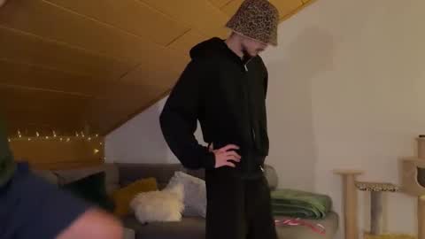 Snapshot of daimon_hall chatting on November 20, 10:20 pm Daimon online show from November 20, 10:20 pm