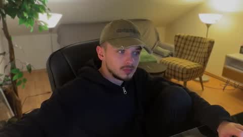 Snapshot of daimon_hall chatting on November 22, 12:31 am Daimon online show from November 22, 12:31 am