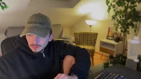 Snapshot of daimon_hall chatting on December 14, 1:11 am Daimon online show from December 14, 1:11 am