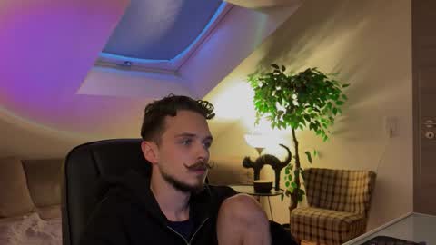 Snapshot of daimon_hall chatting on March 19, 5:17 pm Daimon online show from March 19, 5:17 pm