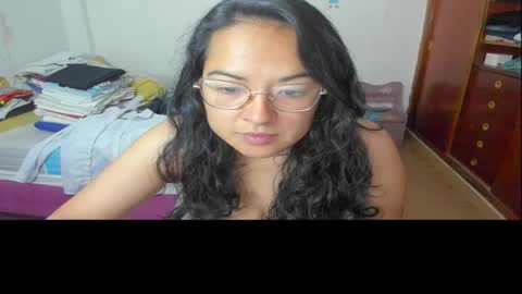 Snapshot of daina_20 chatting on October 27, 3:32 am daina_20 online show from October 27, 3:32 am