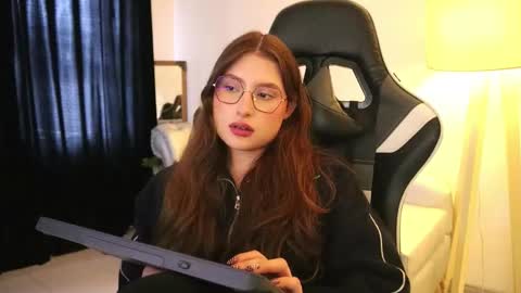 Lauren            online show from November 13, 3:55 pm