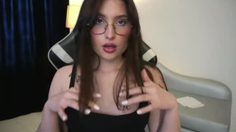 Lauren            online show from April 9, 1:27 pm