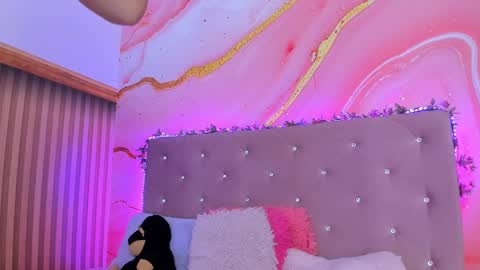 Snapshot of daisy__rose chatting on February 19, 11:06 am Dai online show from February 19, 11:06 am