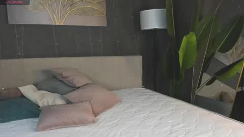 Viickie online show from May 22, 9:26 am
