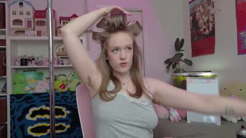 Snapshot of daisy_dollxo chatting on April 28, 7:08 pm Daisy online show from April 28, 7:08 pm